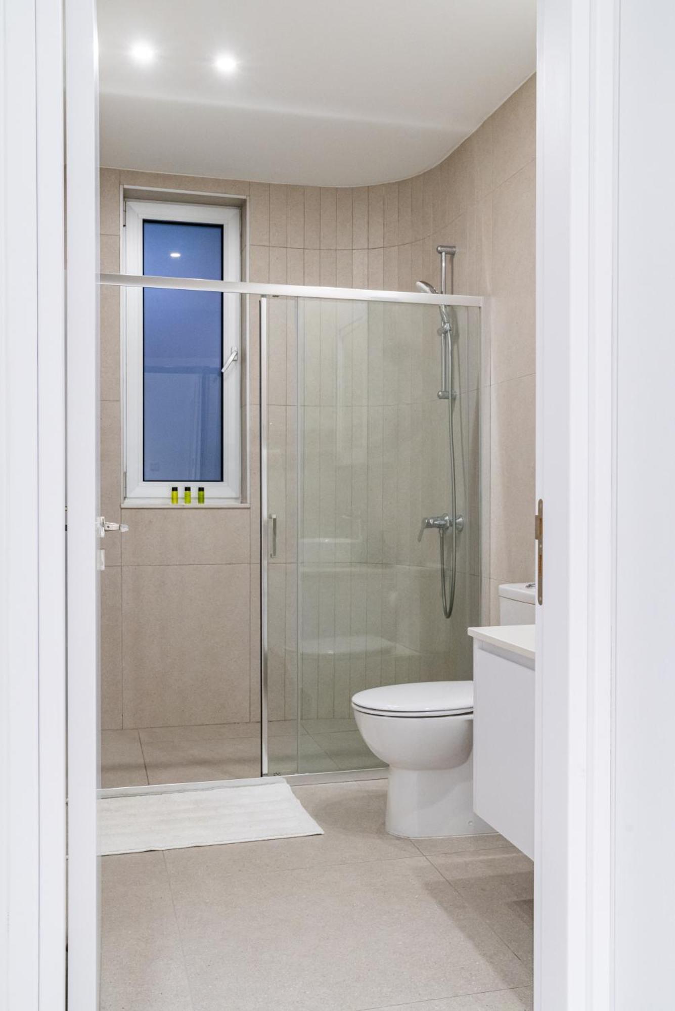 Venus Apartment Larnaca Buitenkant foto